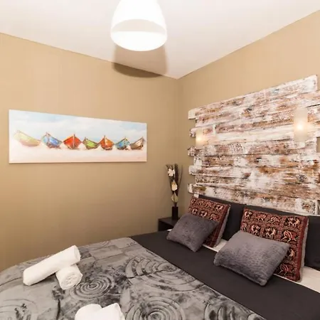 Cozy Rooftop Close To The Beach Apartamento Neo Epivates