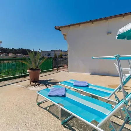 Cozy Rooftop Close To The Beach