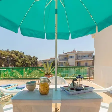 Cozy Rooftop Close To The Beach